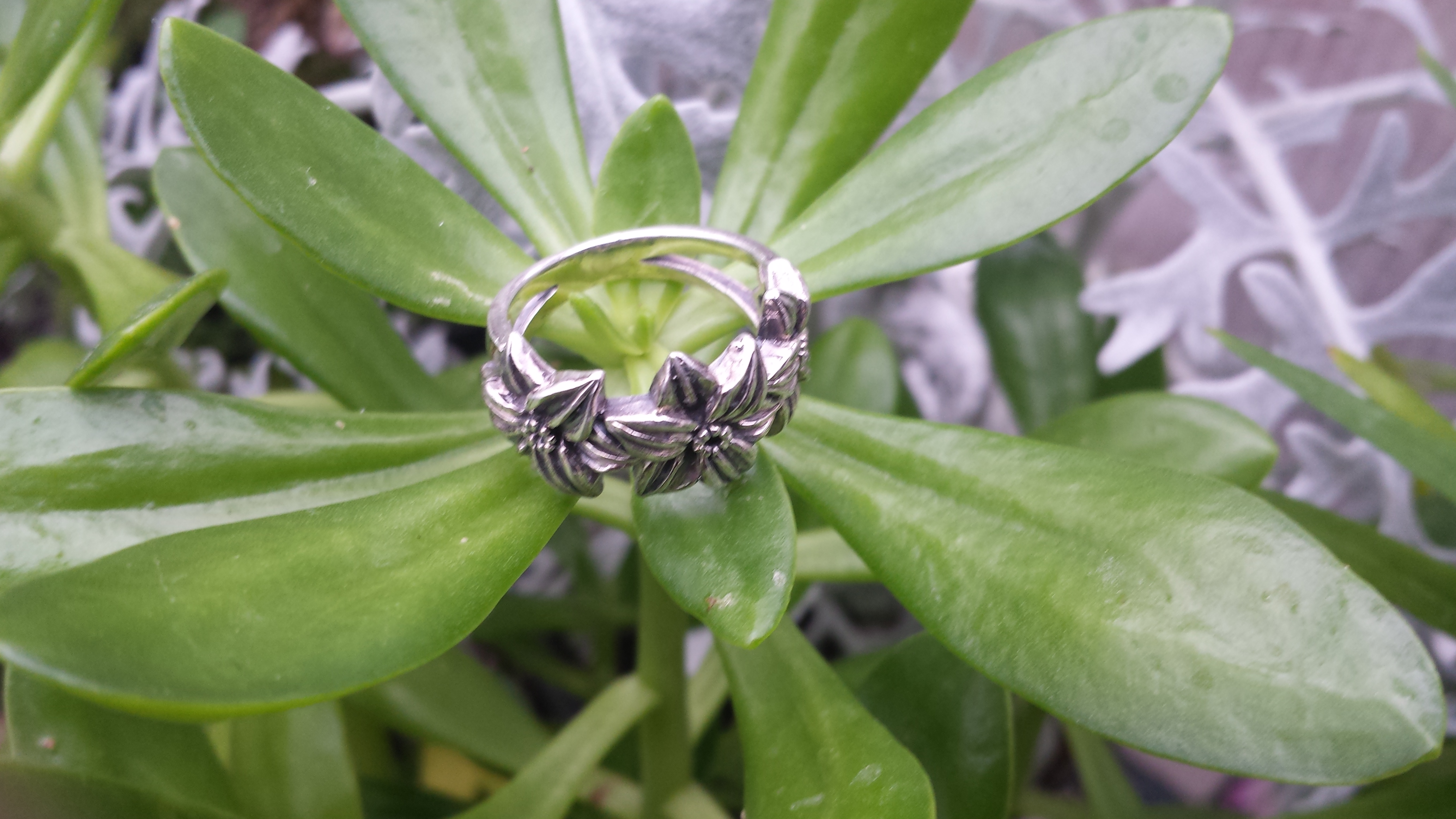 SUPERB FLOWERS RING FOR WOMEN WITH 925 STERLING SILVER. 6 G.